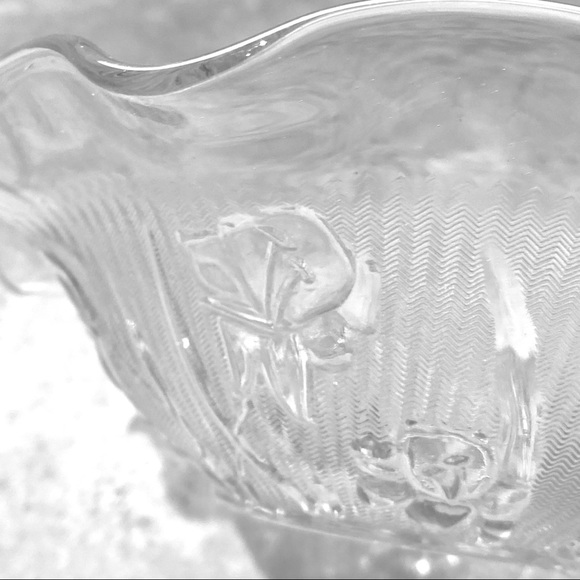 Vintage Depression Glass Jeannette Glass Iris Herringbone Ruffled Bowl - Picture 2 of 8